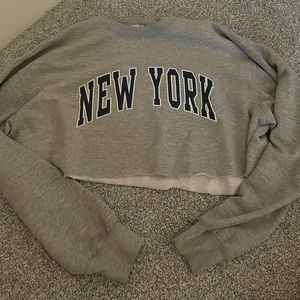 BRANDY MELVILLE- cropped new york crewneck